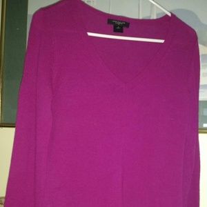 Ann Taylor 100% magenta cashmere v neck sweater